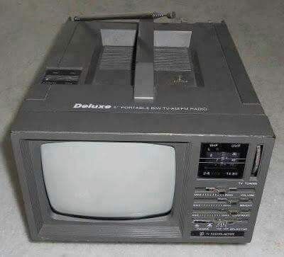 Televisor Portatil Blanco y Negro Radio AM FM 90s gris